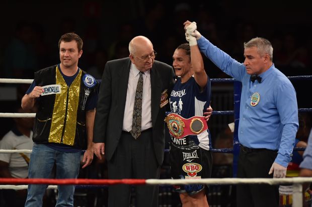 Boxe: Rose Volante nocauteia colombiana em combate polmico e mantm cinturo dos leves