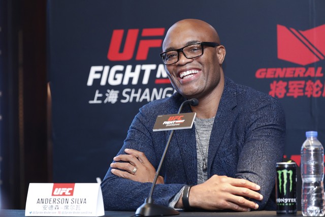 Anderson Silva provoca McGregor: 